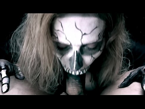 ❤️ Demon cailín sucking coileach lena béal dubh agus shlogtha cum. ☑  Porn álainn  linn ❌️❤