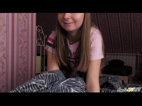 ❤️ Tarraingíonn Blondie BFF go domhain uirthi agus faigheann sí cum ina béal ☑  Porn álainn  linn ❌️❤