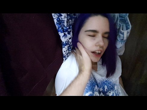 ❤️ Aimsíodh mo SIS sa closet agus chabhraigh sí cum ☑ Porn álainn linn ❌️❤